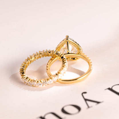 Romantic engagement ring