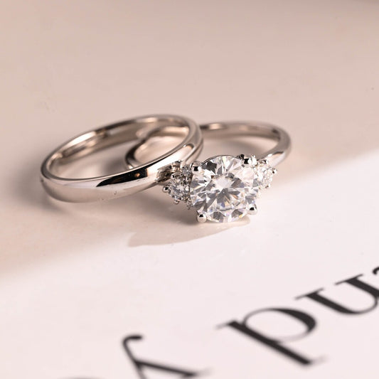 Round cut moissanite ring