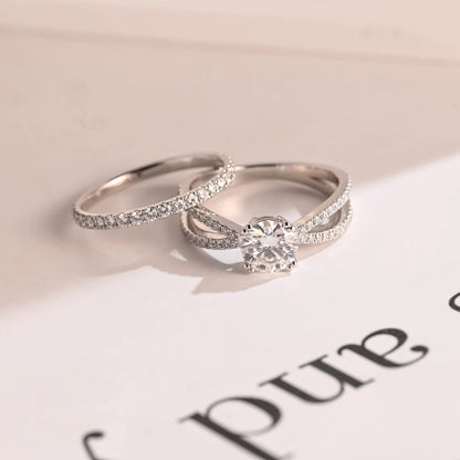 Round cut moissanite ring