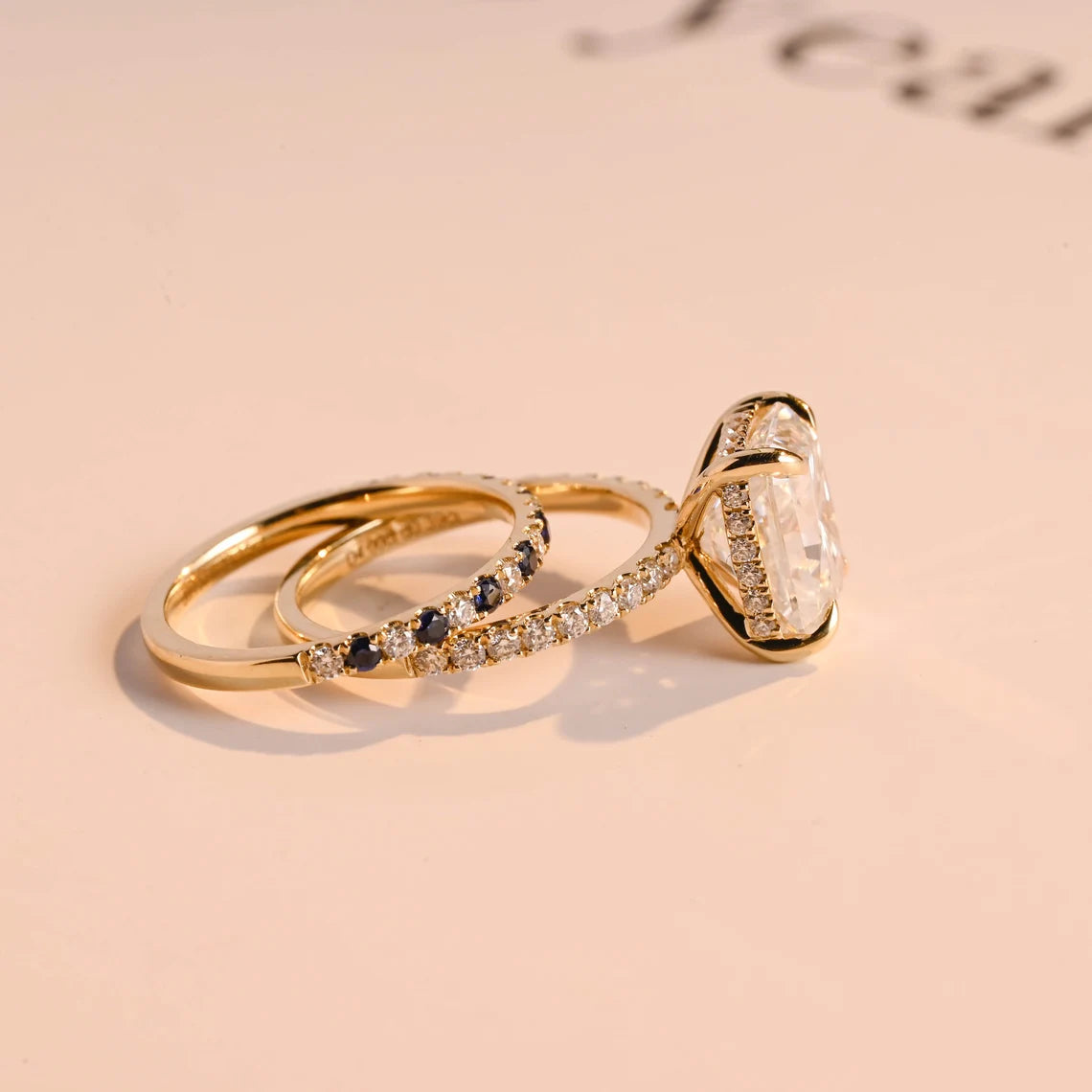 Luxury engagement ring