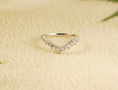 Prong-set engagement band