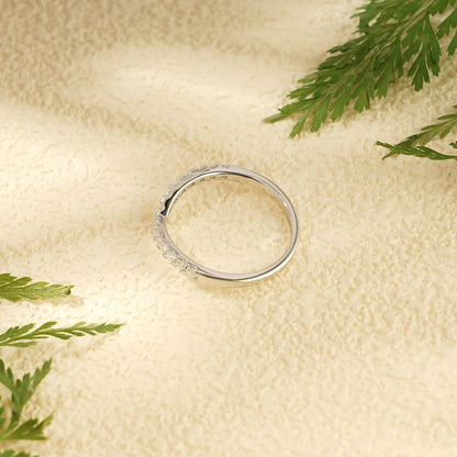 V-shape wedding band