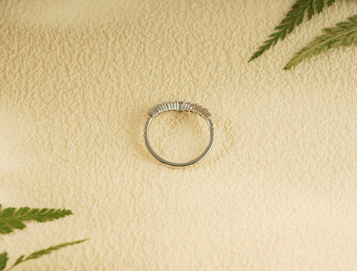 Stackable bridal band