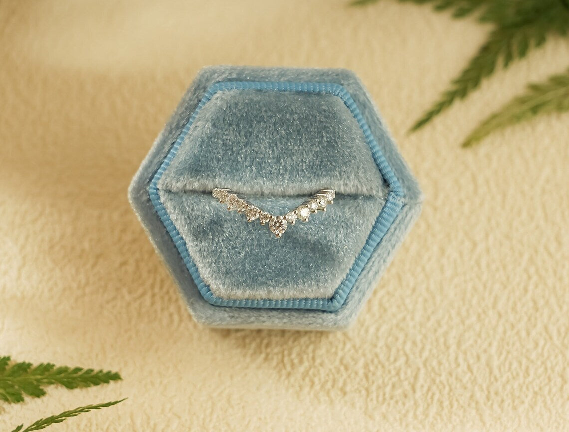 Curved moissanite band