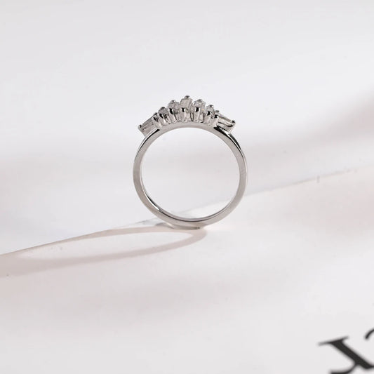 Baguette moissanite band