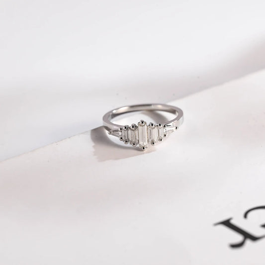 Baguette moissanite band