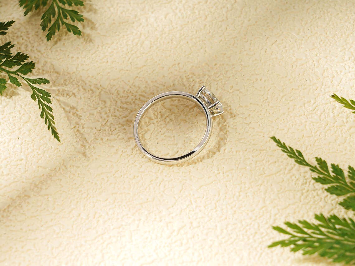 oval cut diamond ring