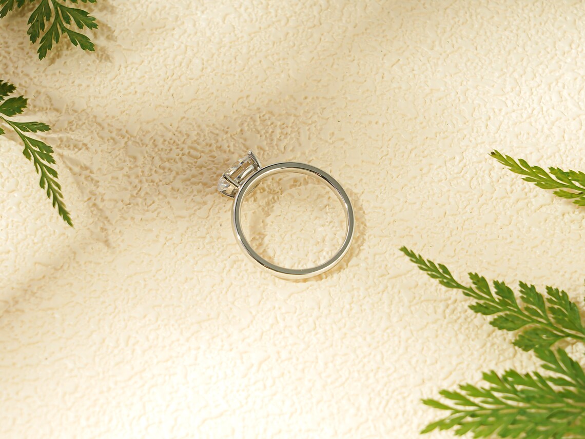 horizontal solitaire ring
