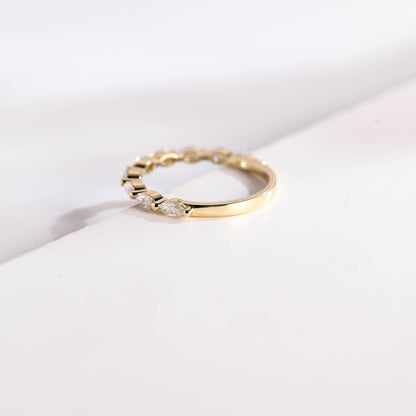Elegant wedding band