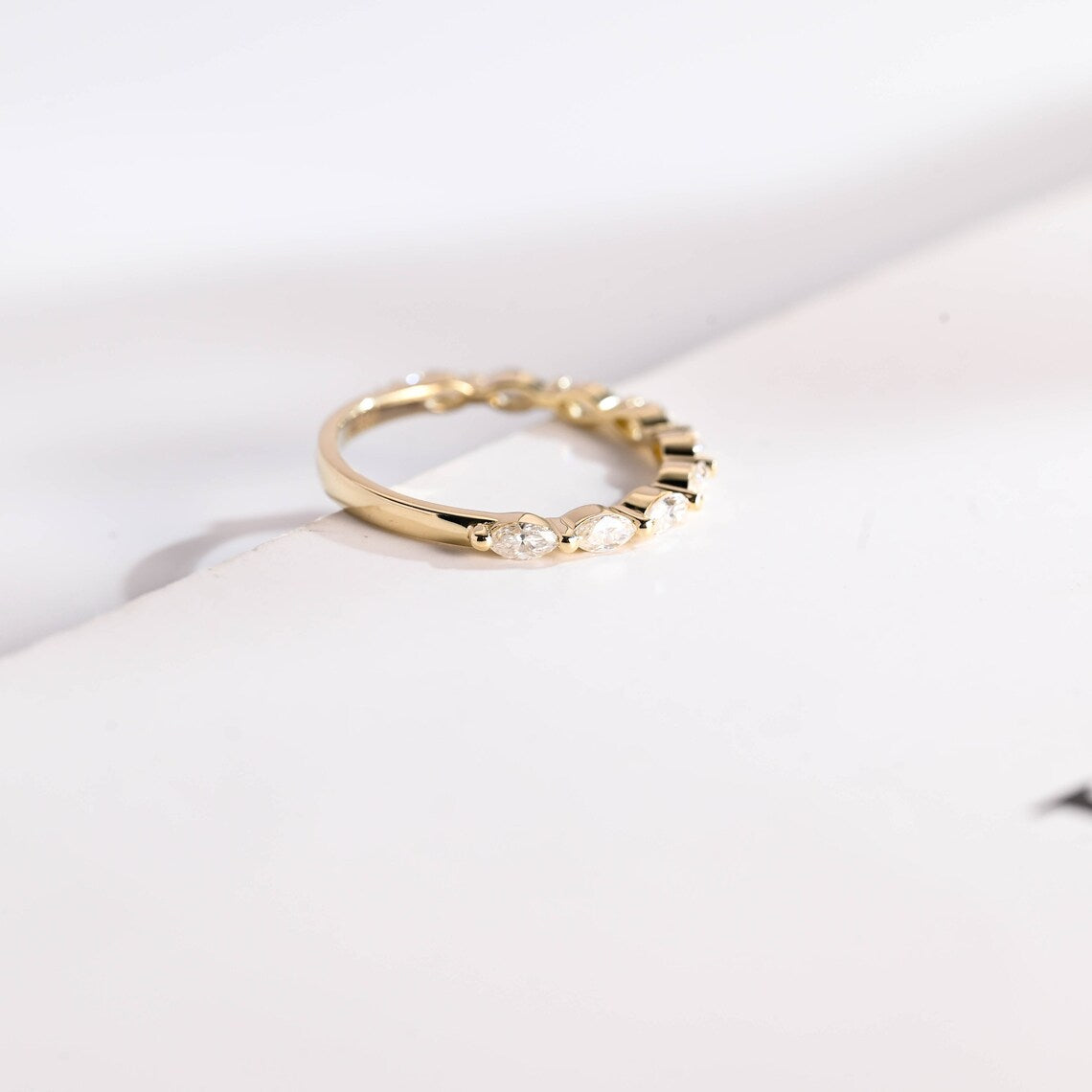 Diamond alternative ring