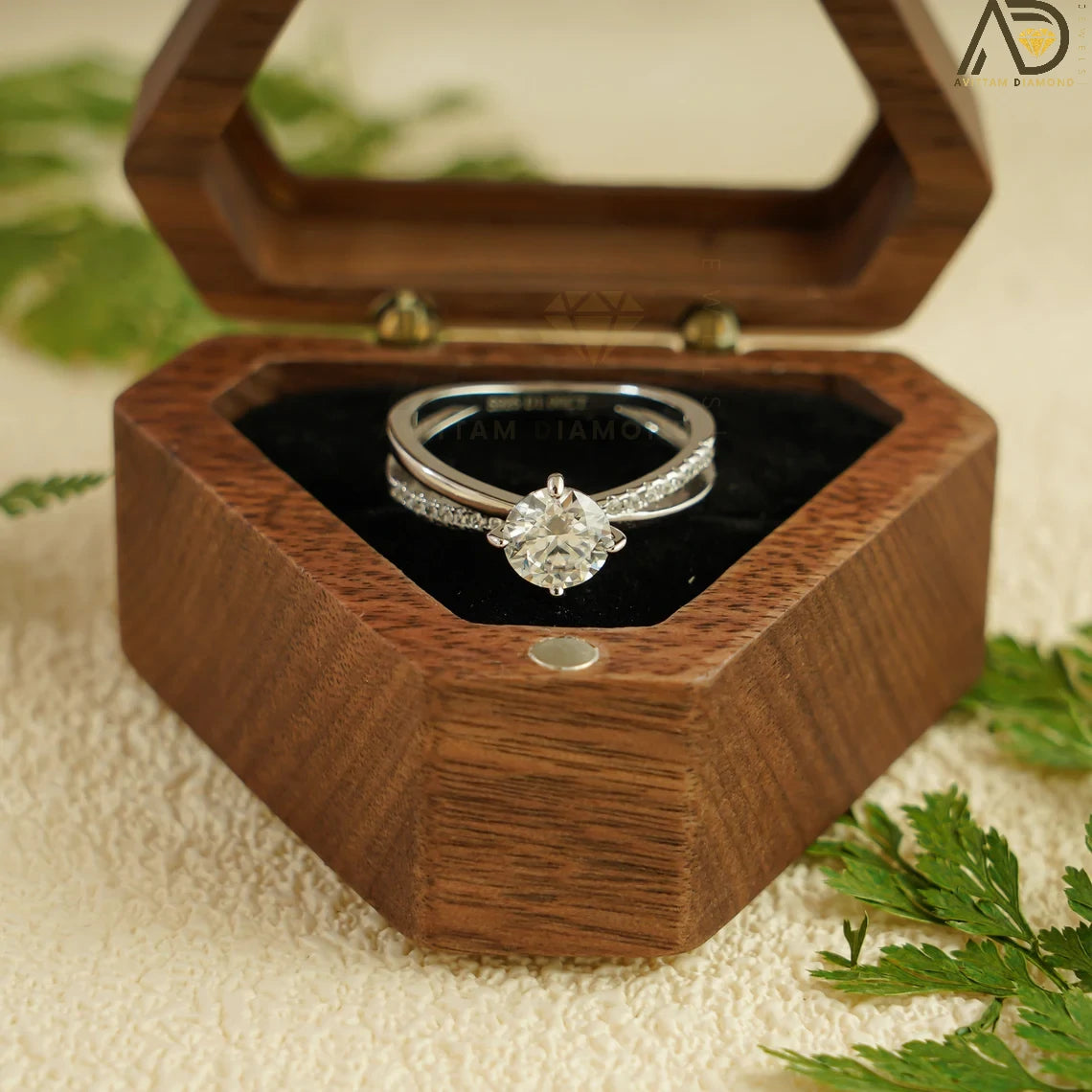 Round Cut Moissanite | Twisted Gold Band | Elegant Jewelry

