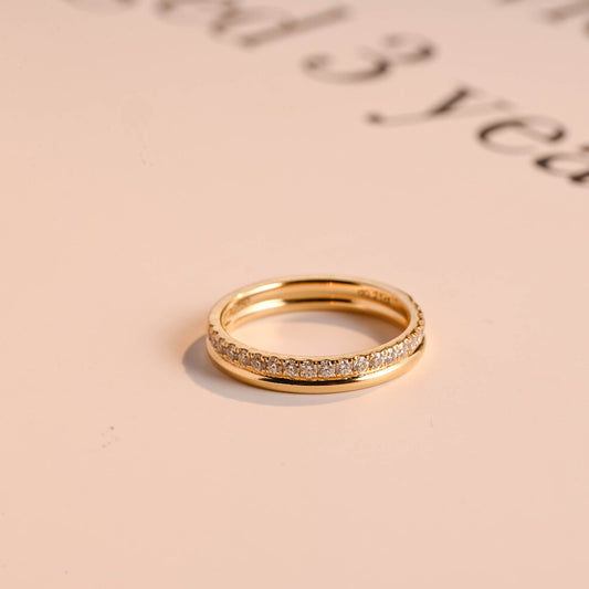 Round cut moissanite diamond ring 