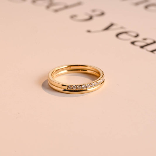 Round cut moissanite diamond ring 