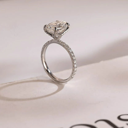 oval cut moissanite ring 