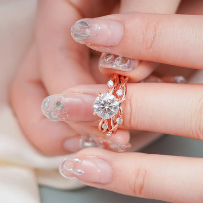 Round cut moissanite diamond ring
