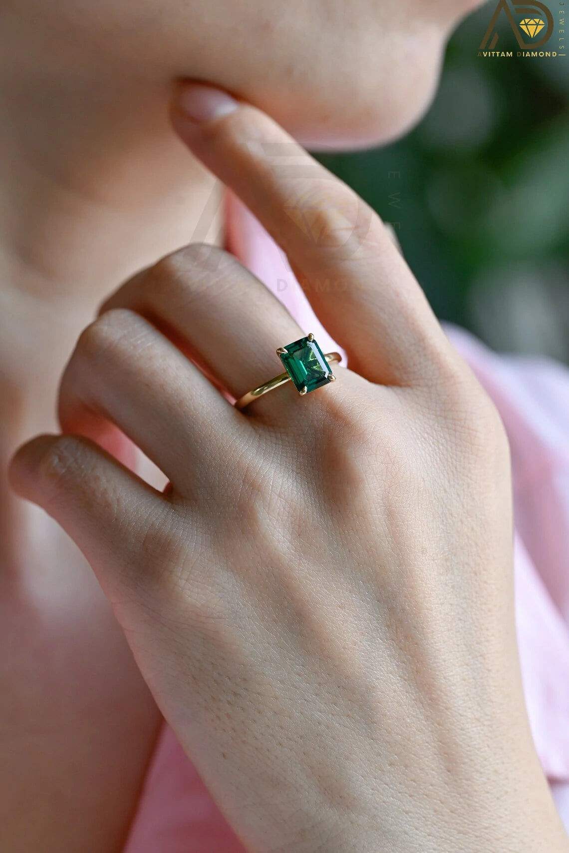 Solid Gold Valentine's Day Jewelry | Unique Emerald Wedding Gift | Elegant Emerald Bridal Design 