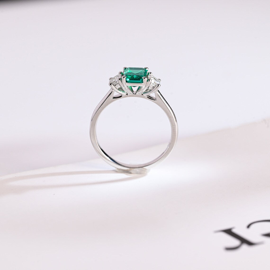 Trapezoid side stone ring