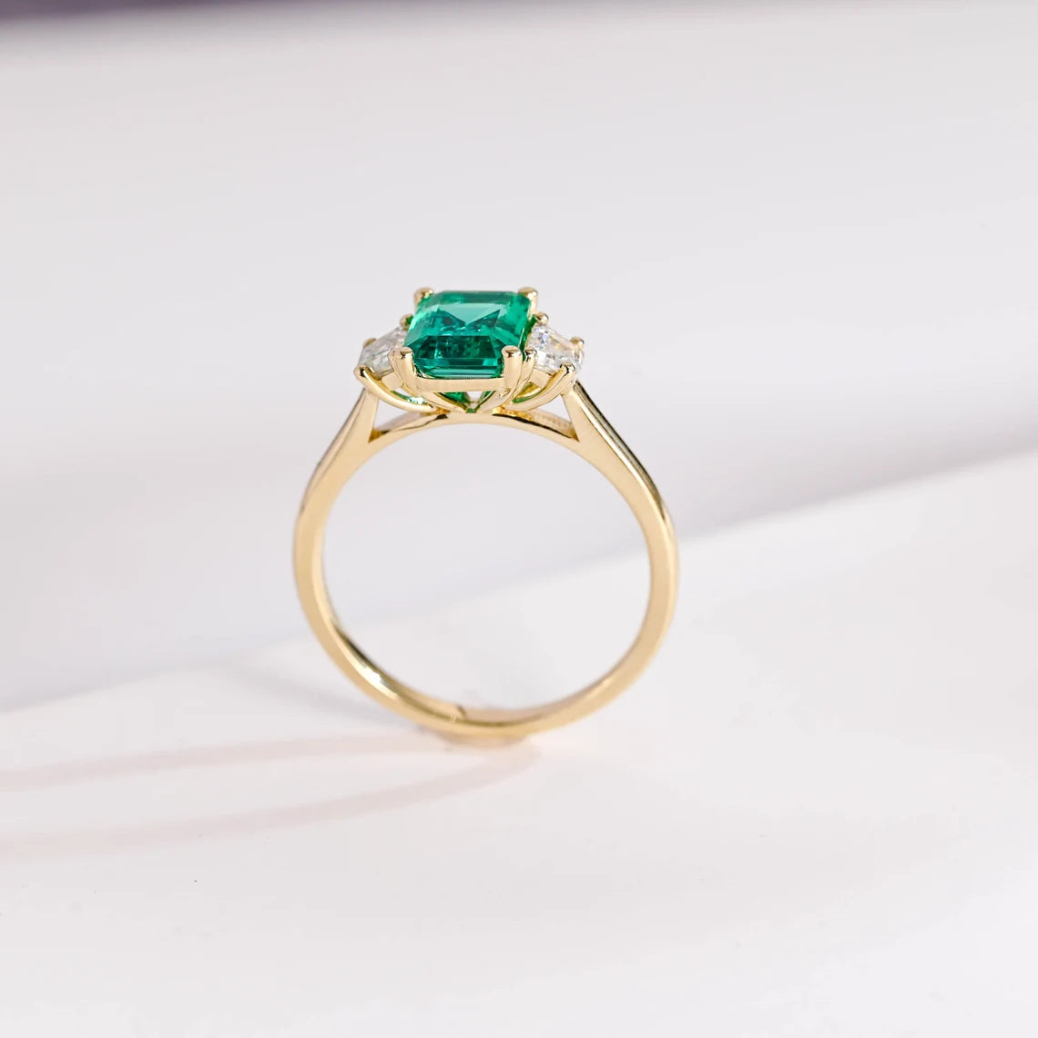 Trapezoid side stone ring