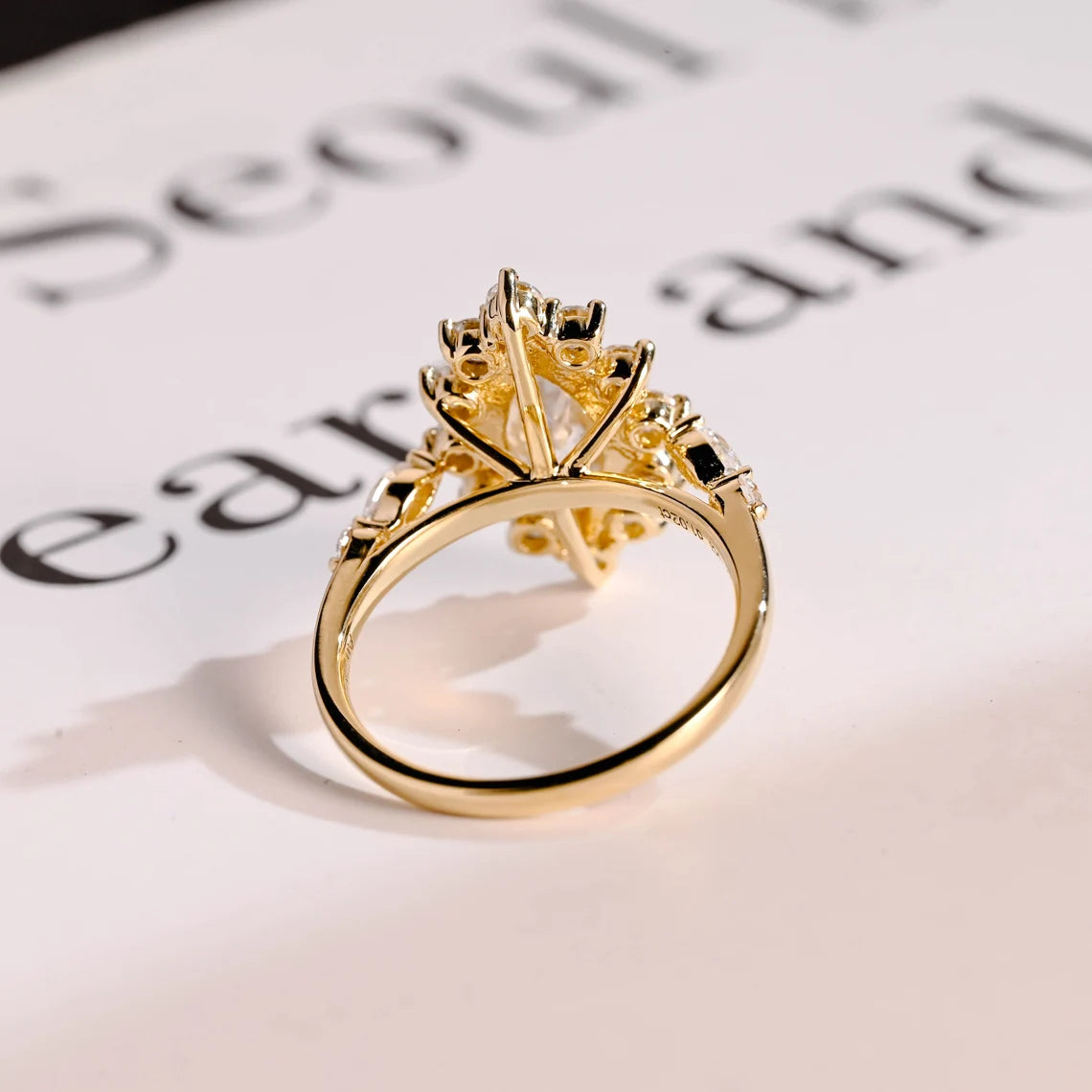 Luxury engagement ring