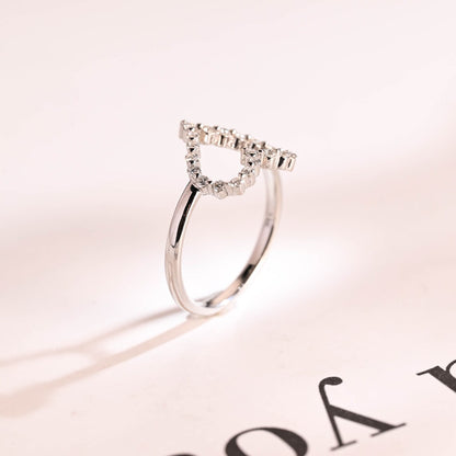 Round cut moissanite heart ring