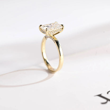 Love in Detail | Halo Brilliance | 14K Radiant Ring

