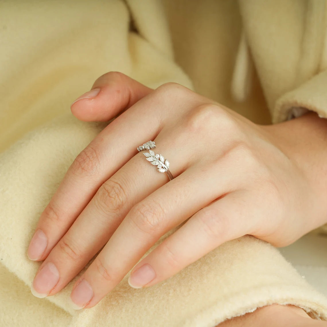 Fine jewelry wedding band