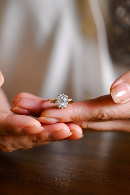 oval cut engagement ring