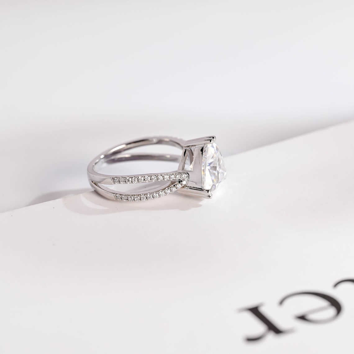Modern engagement ring