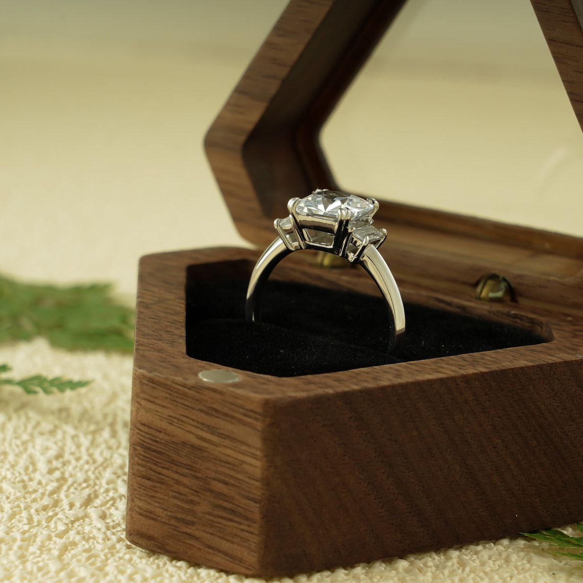 Knife edge shank ring