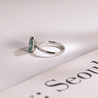 White gold moissanite rin