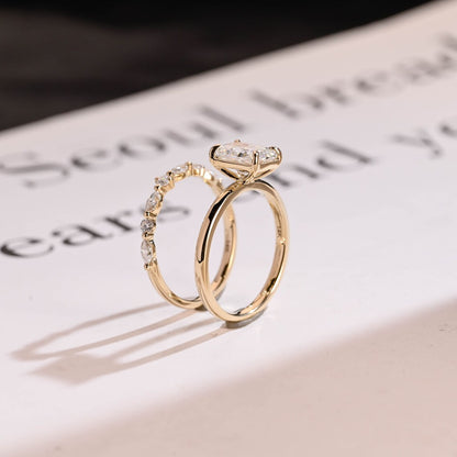 Solitaire engagement ring