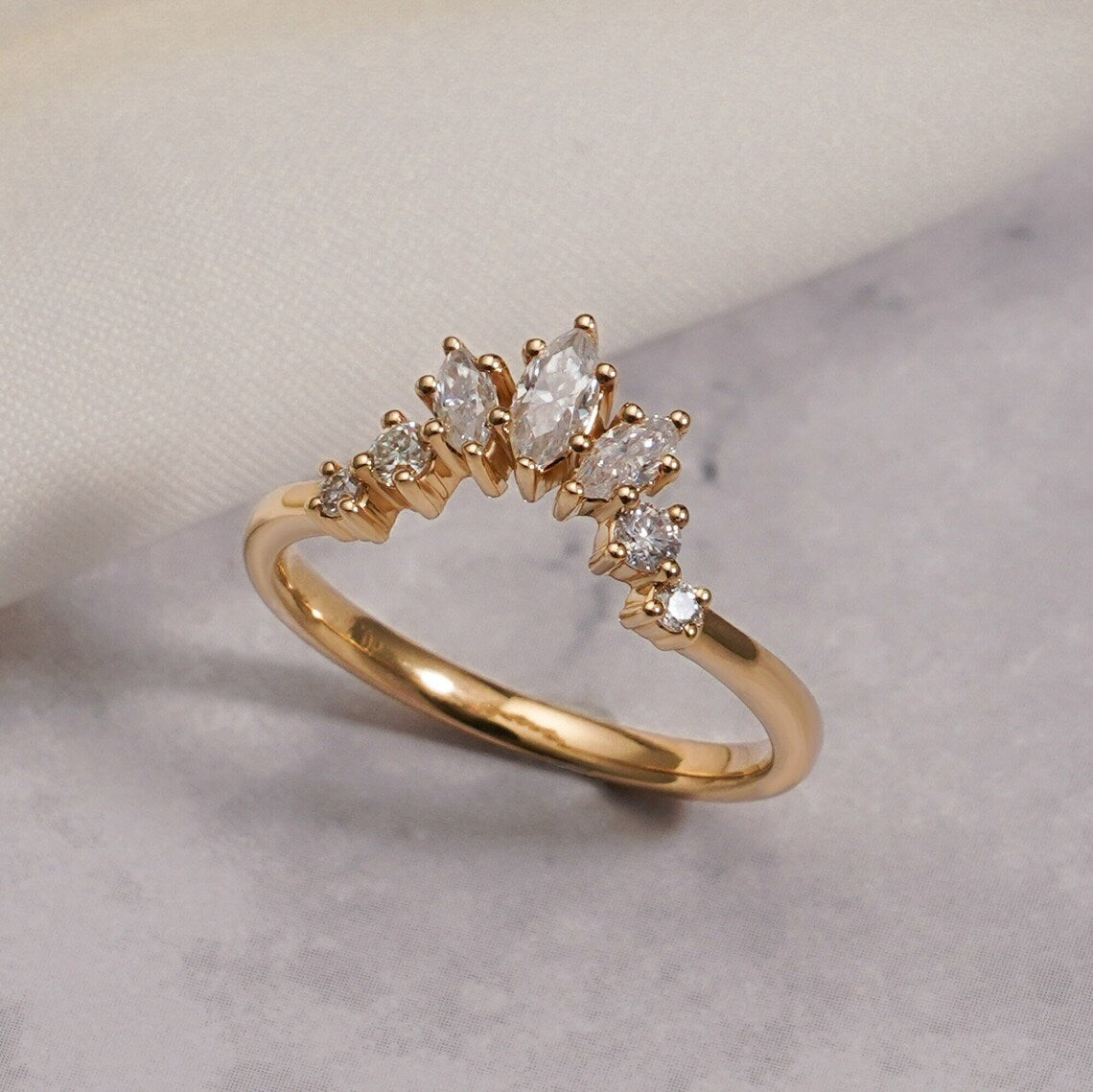 Bridal curved band