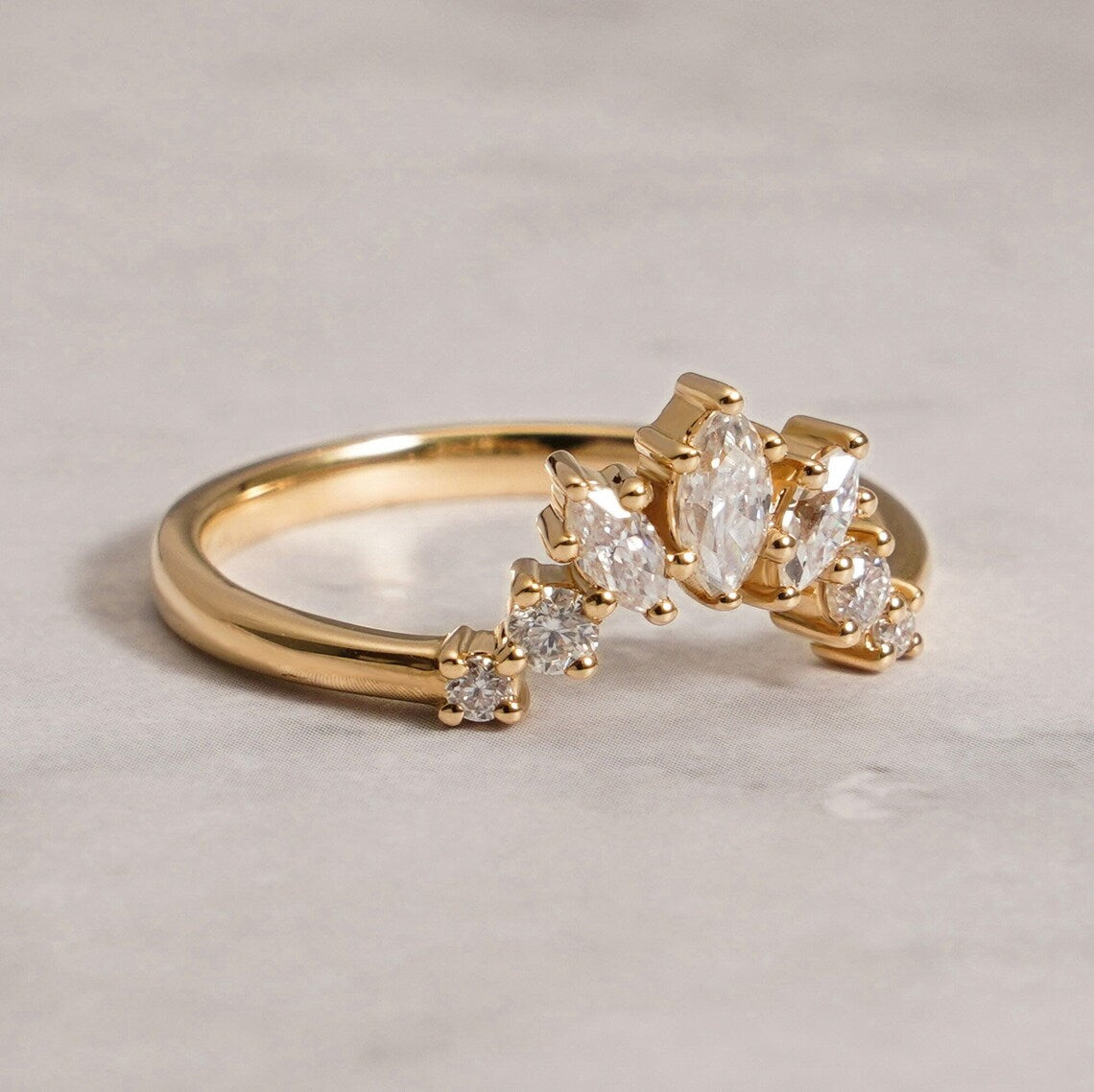 Round moissanite band