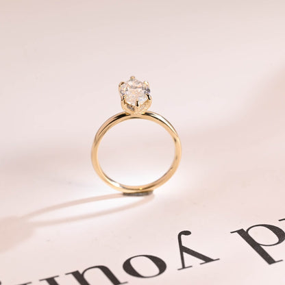 Straiht shank engagement ring
