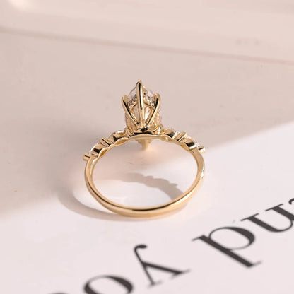 Luxury engagement ring