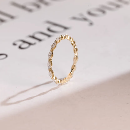 Floating pave band