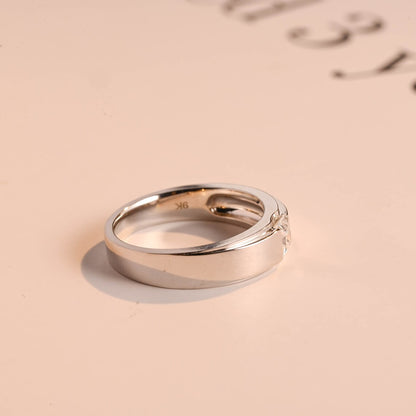 Gold solitaire band
