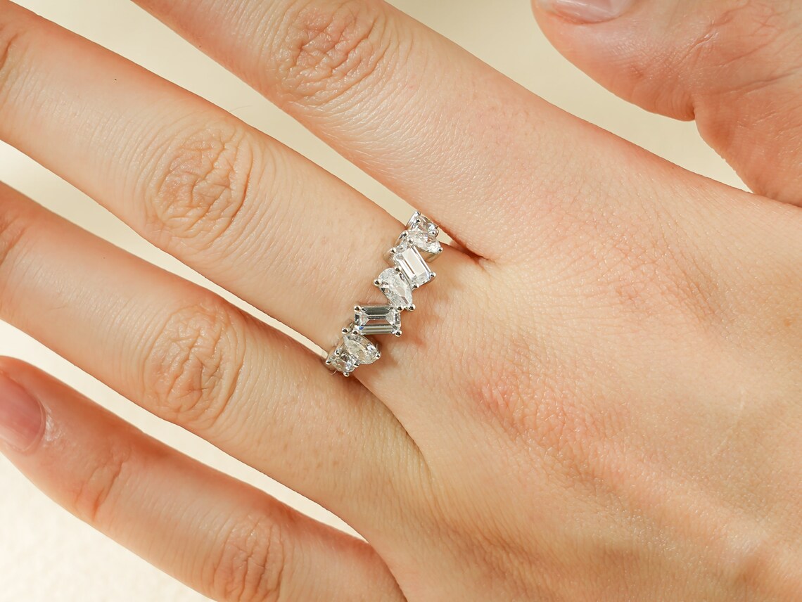 Luxury moissanite band
