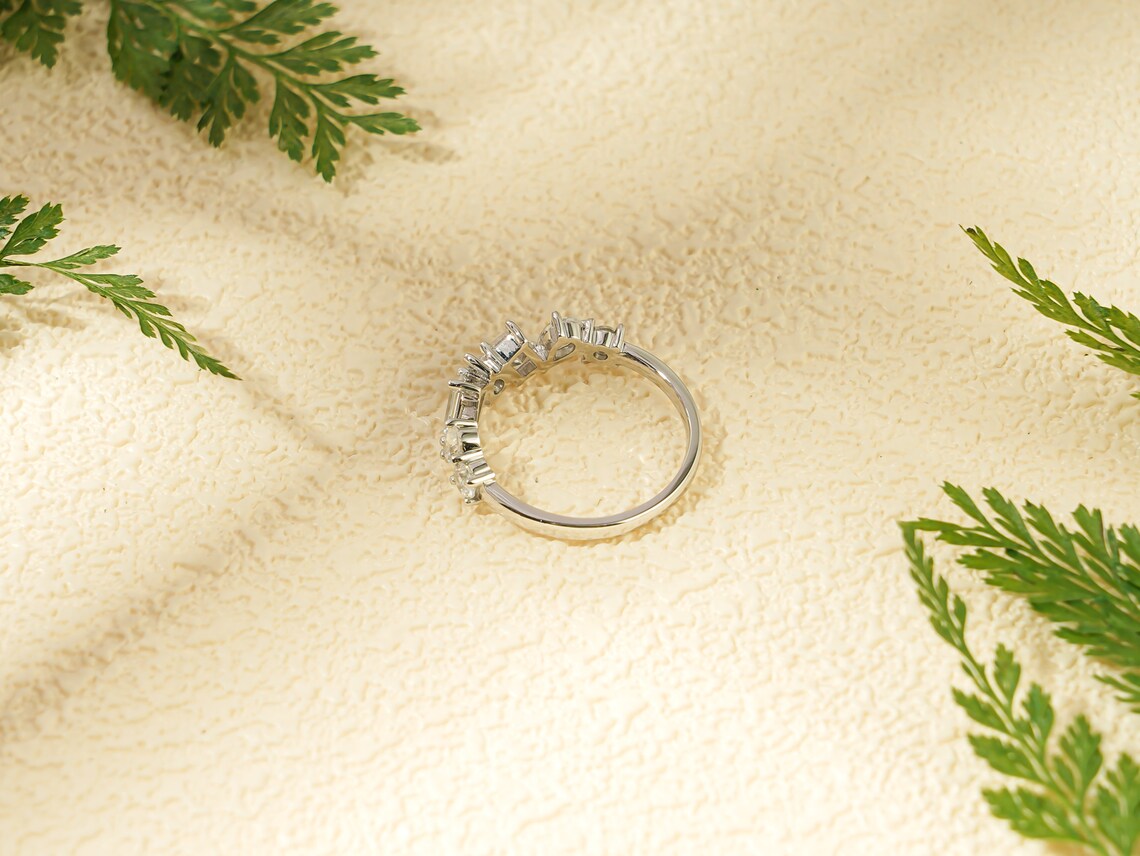 Round cut moissanite diamond ring