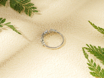 Round cut moissanite diamond ring