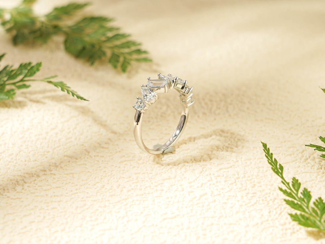 Prong-set wedding ring