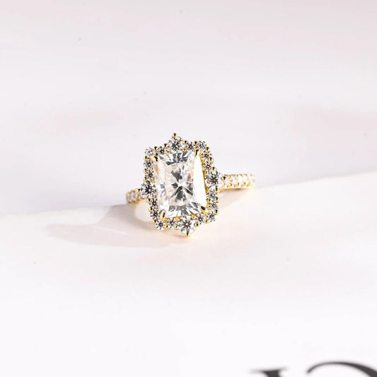 Radiant Halo Beauty | Half Pavé Glow | Solid Gold Spark

