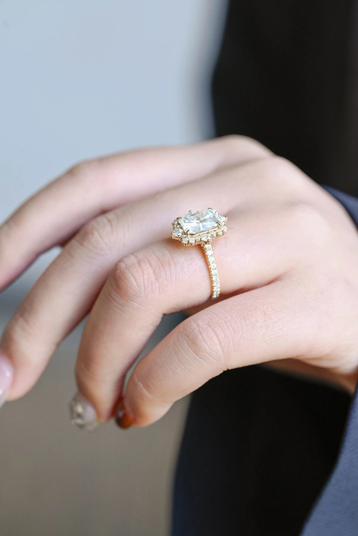 Engagement Elegance | Gold Brilliance | Radiant Fire Cut

