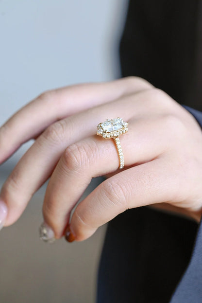 Engagement Elegance | Gold Brilliance | Radiant Fire Cut


