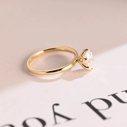 moissanite wedding ring 