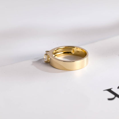 Women's moissanite band