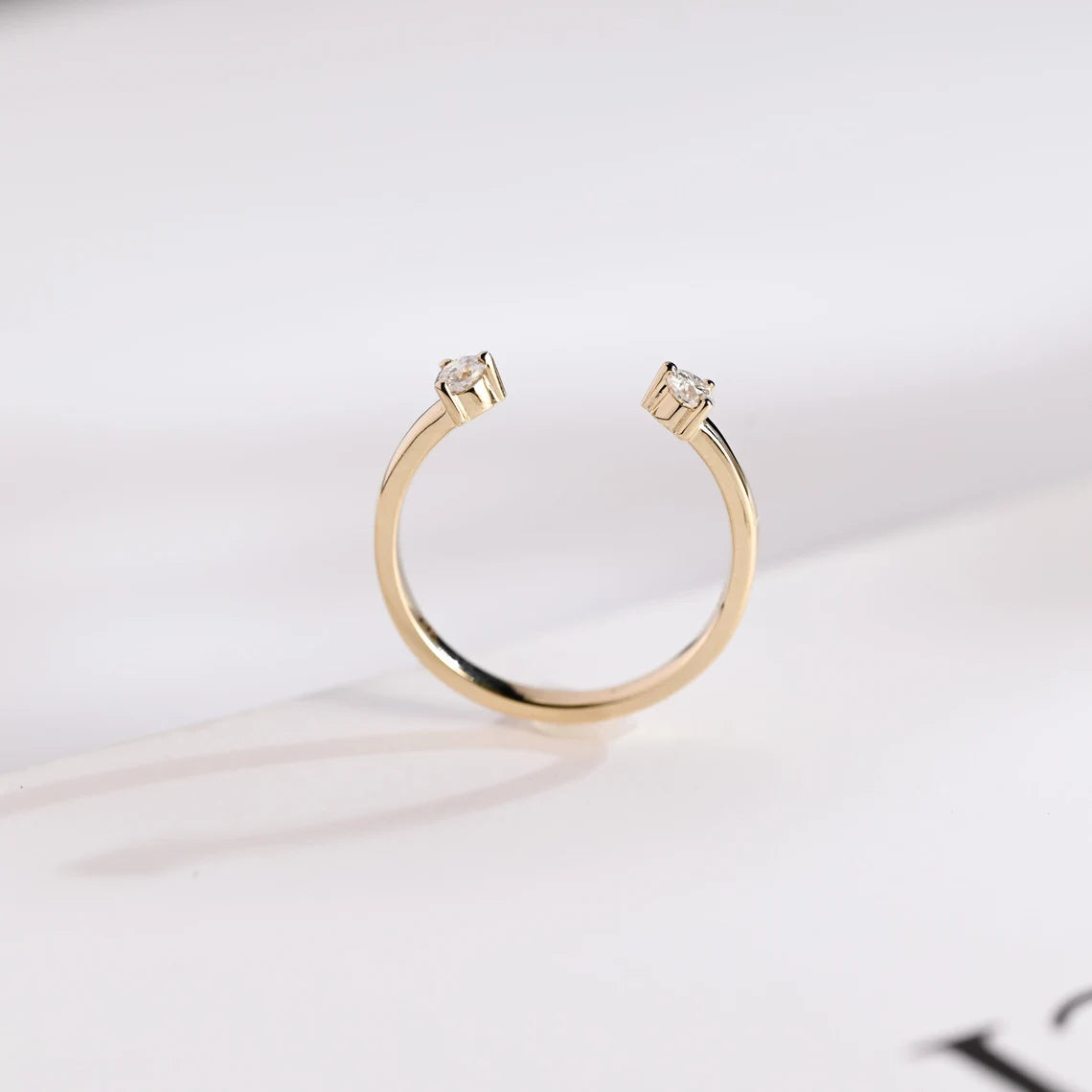 Round cut moissanite