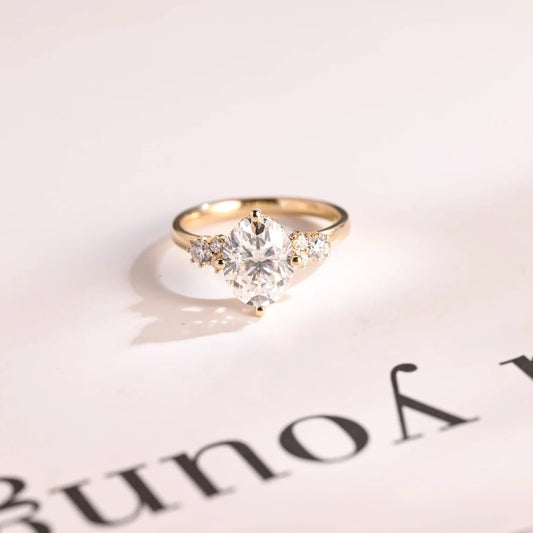 oval moissanite ring 