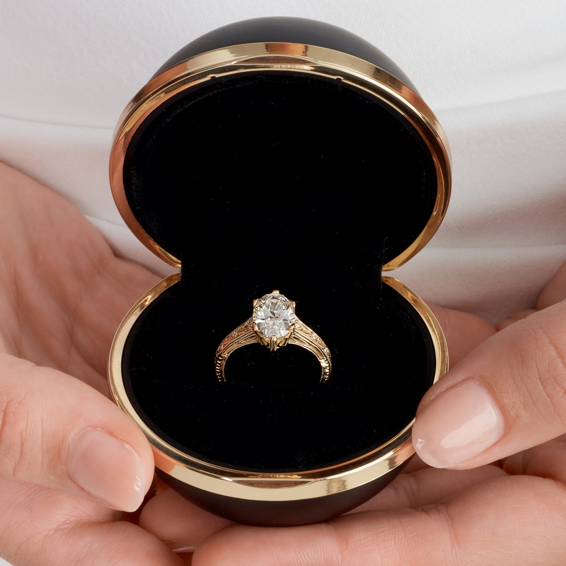 Oval cut diamond ring