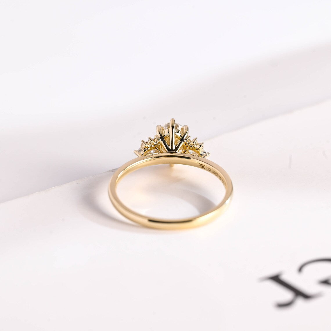 Oval Cut Engagement Ring